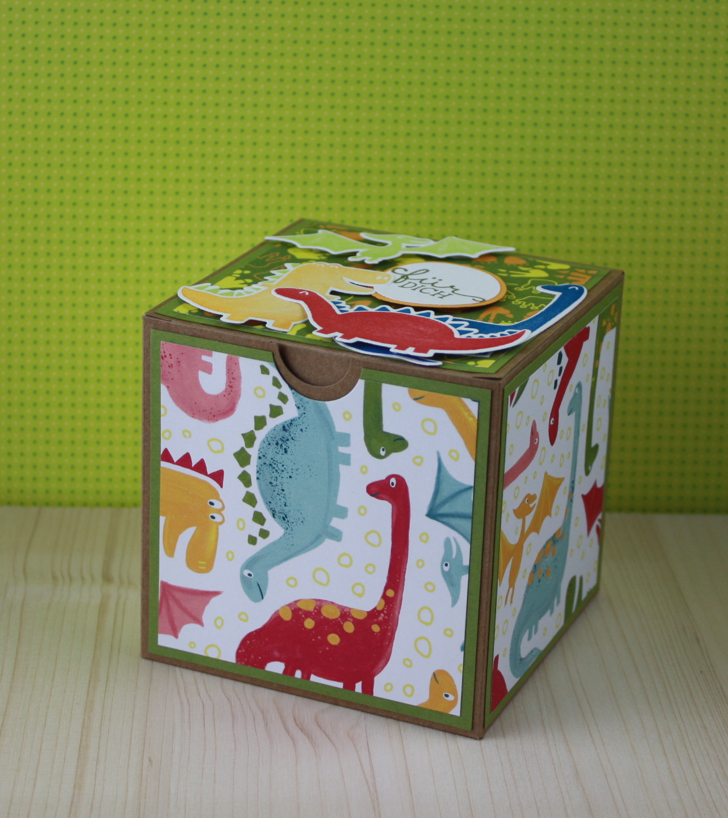 Dino quadratische Schachtel.jpg